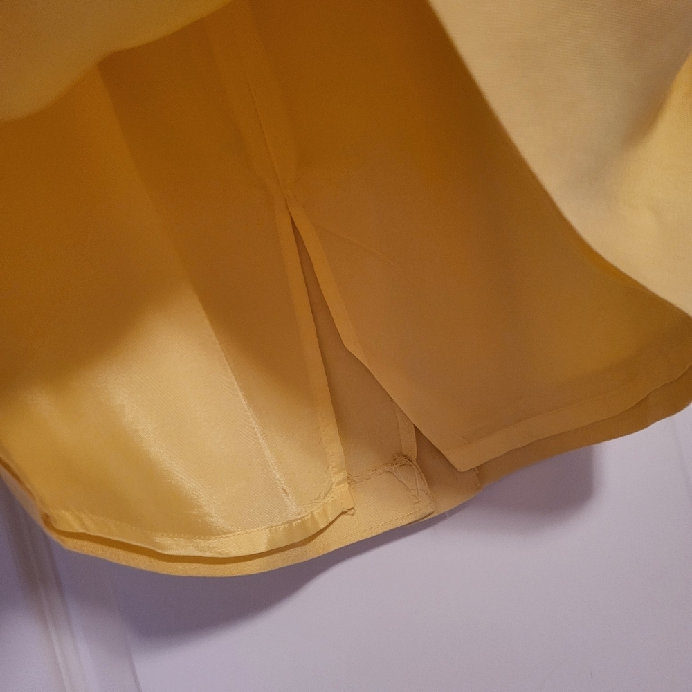 Donna Morgan lemon yellow silk suit - Picture 4 of 7